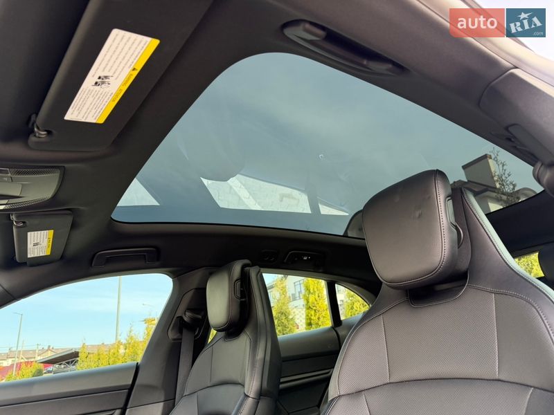 Седан Porsche Taycan 2022 в Ровно