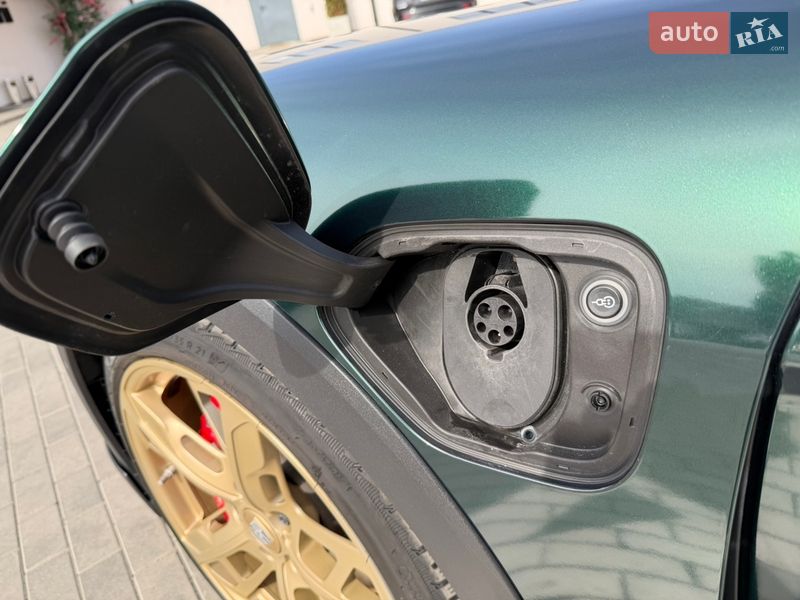 Седан Porsche Taycan 2022 в Ровно