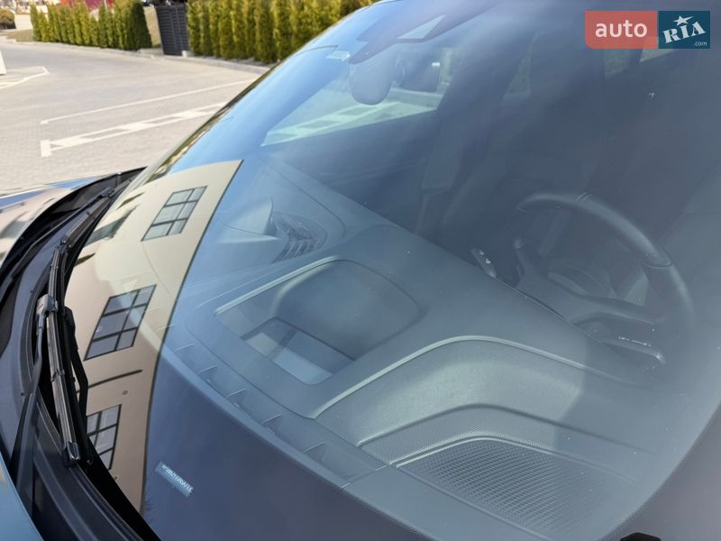 Седан Porsche Taycan 2022 в Ровно