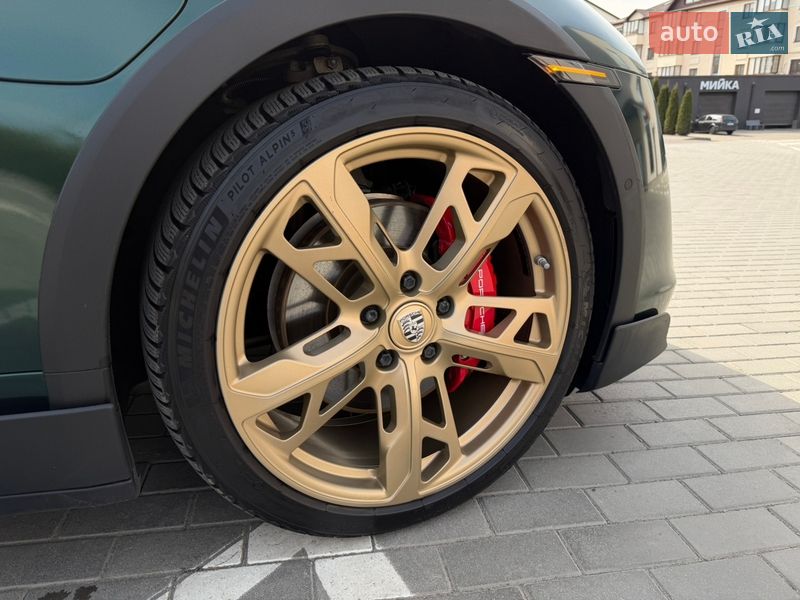 Седан Porsche Taycan 2022 в Ровно