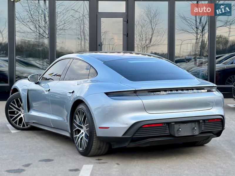 Седан Porsche Taycan 2023 в Києві