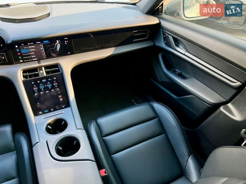 Седан Porsche Taycan 2023 в Києві