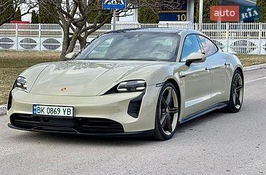 Седан Porsche Taycan 2023 в Рівному