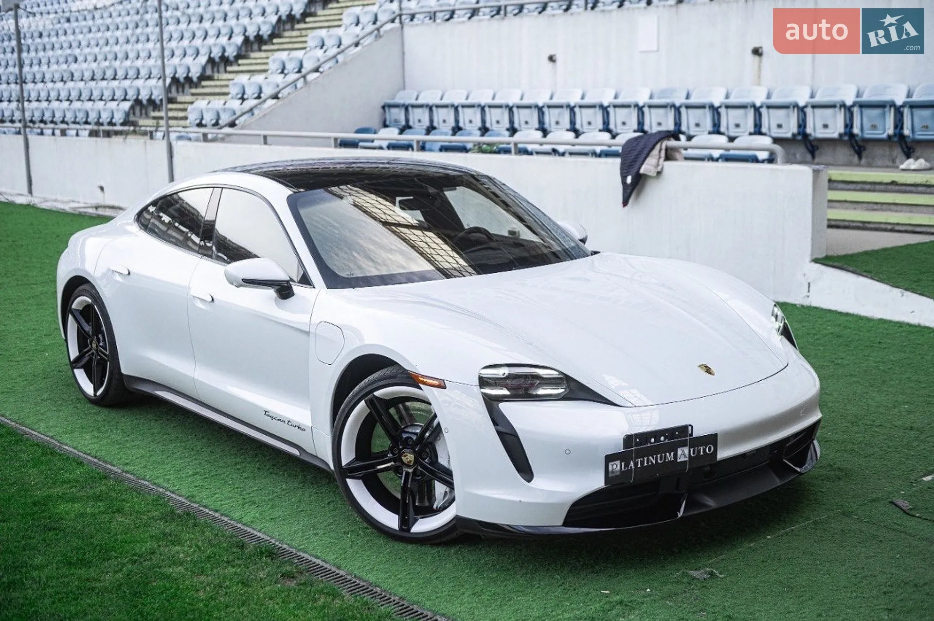 2020 Porsche Taycan - мініатюра 3