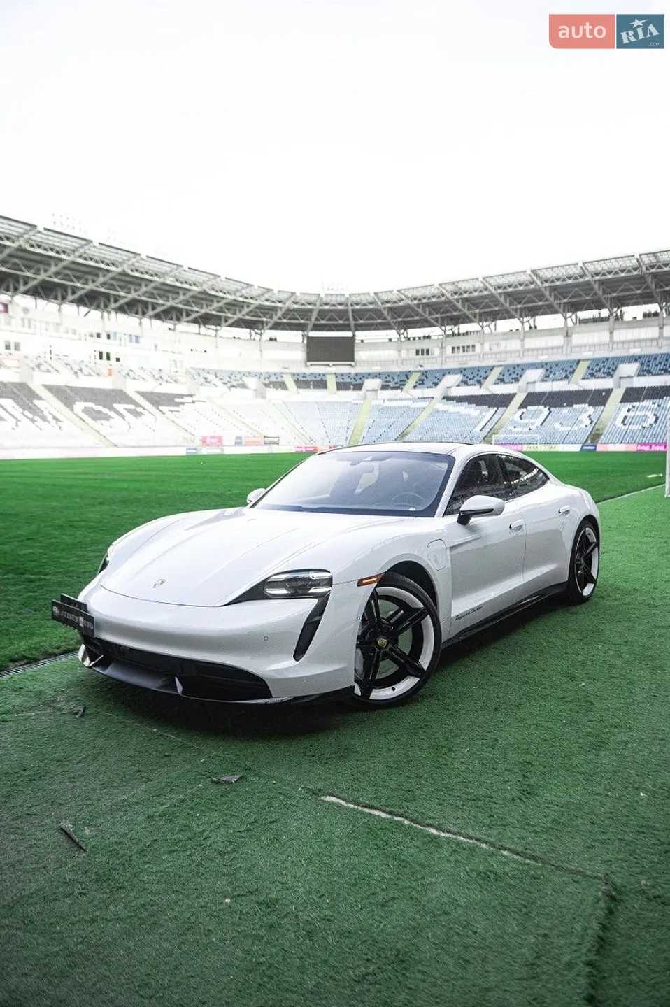 2020 Porsche Taycan - мініатюра 7