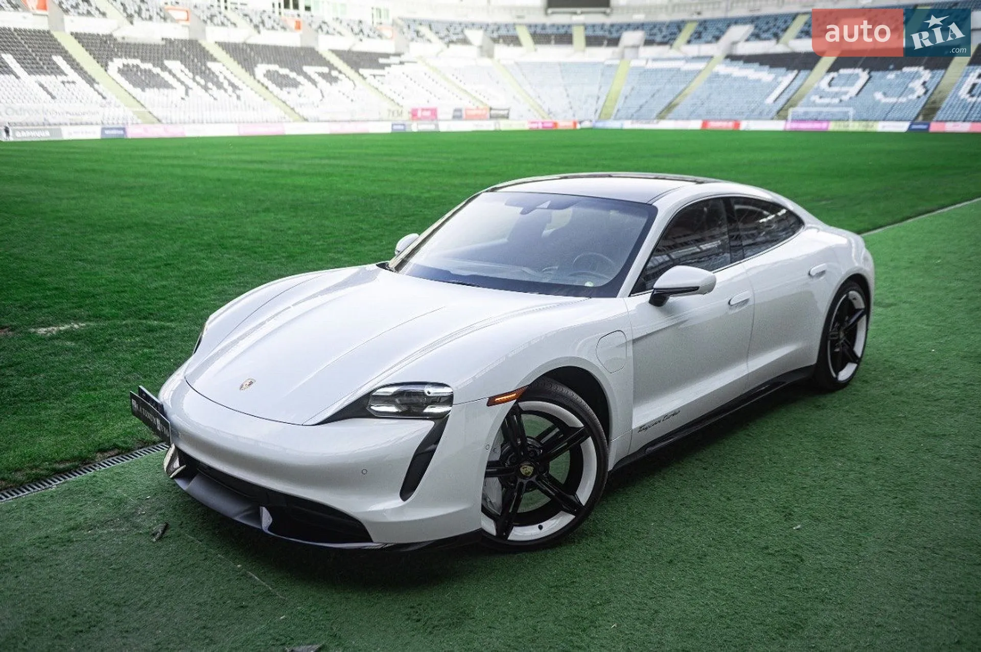 2020 Porsche Taycan - мініатюра 10