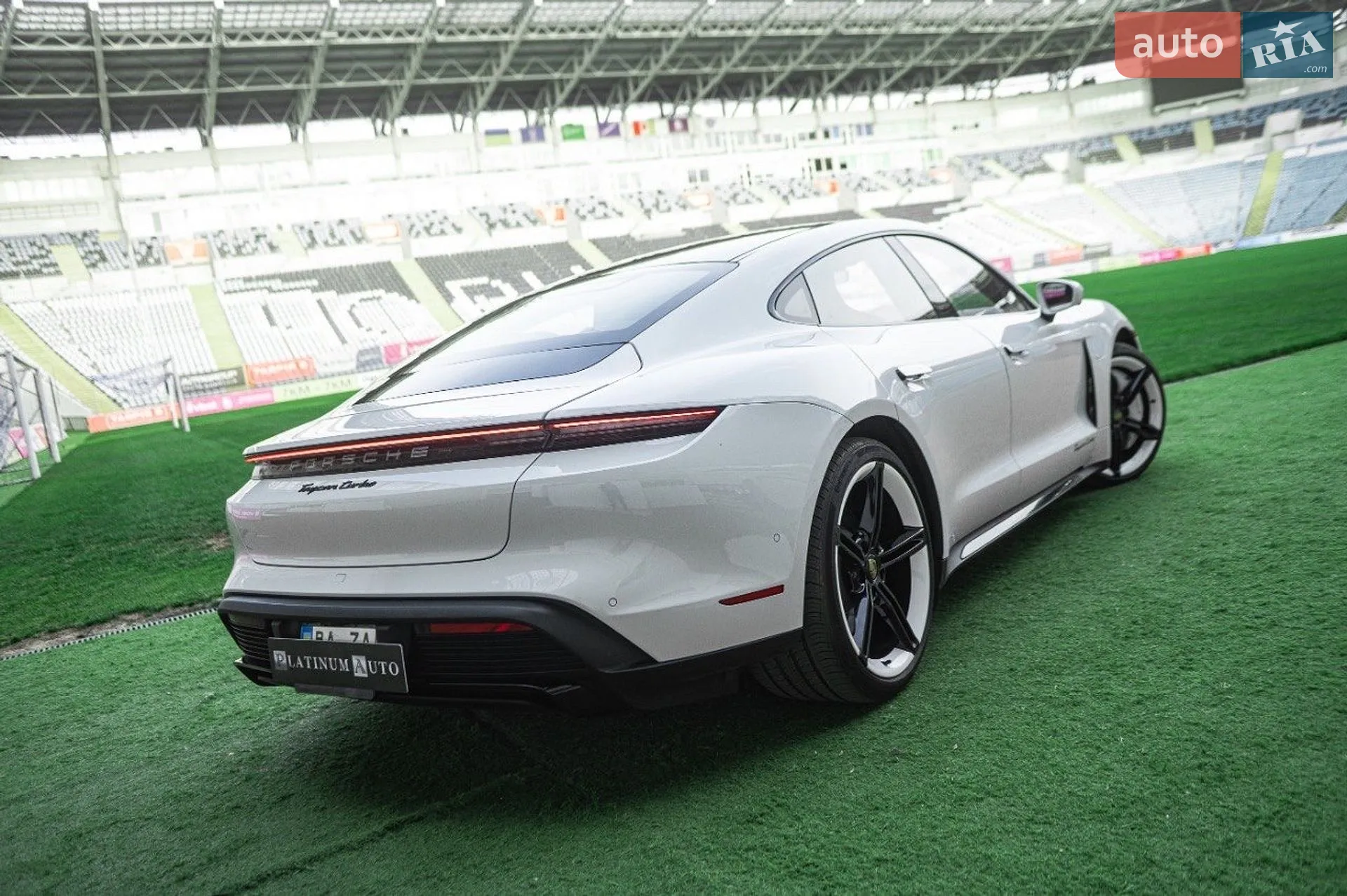 2020 Porsche Taycan - мініатюра 17