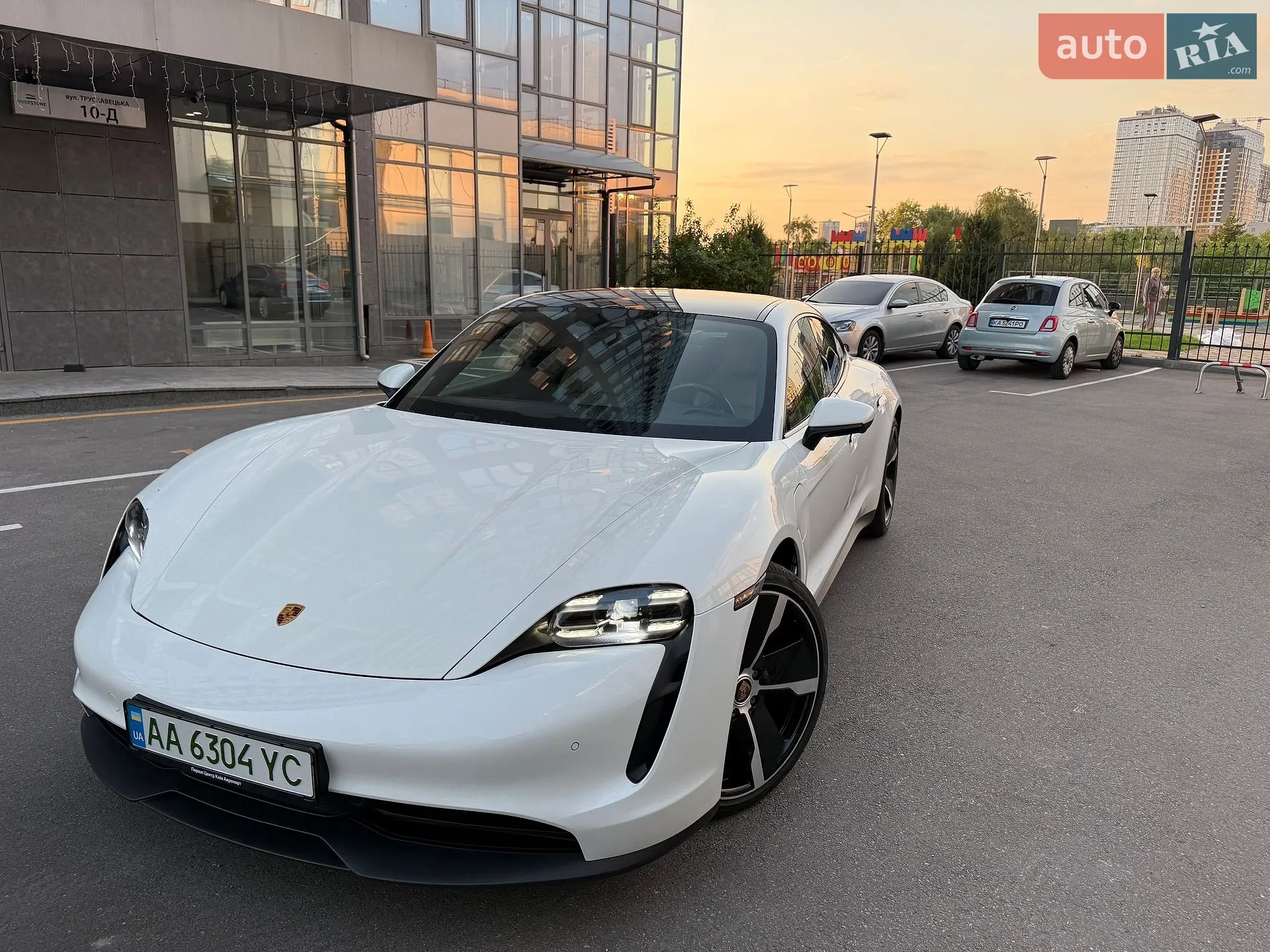 2021 Porsche Taycan - мініатюра 2