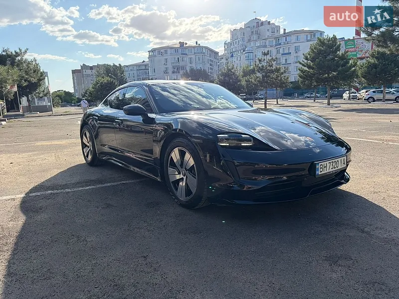 Porsche Taycan 2021