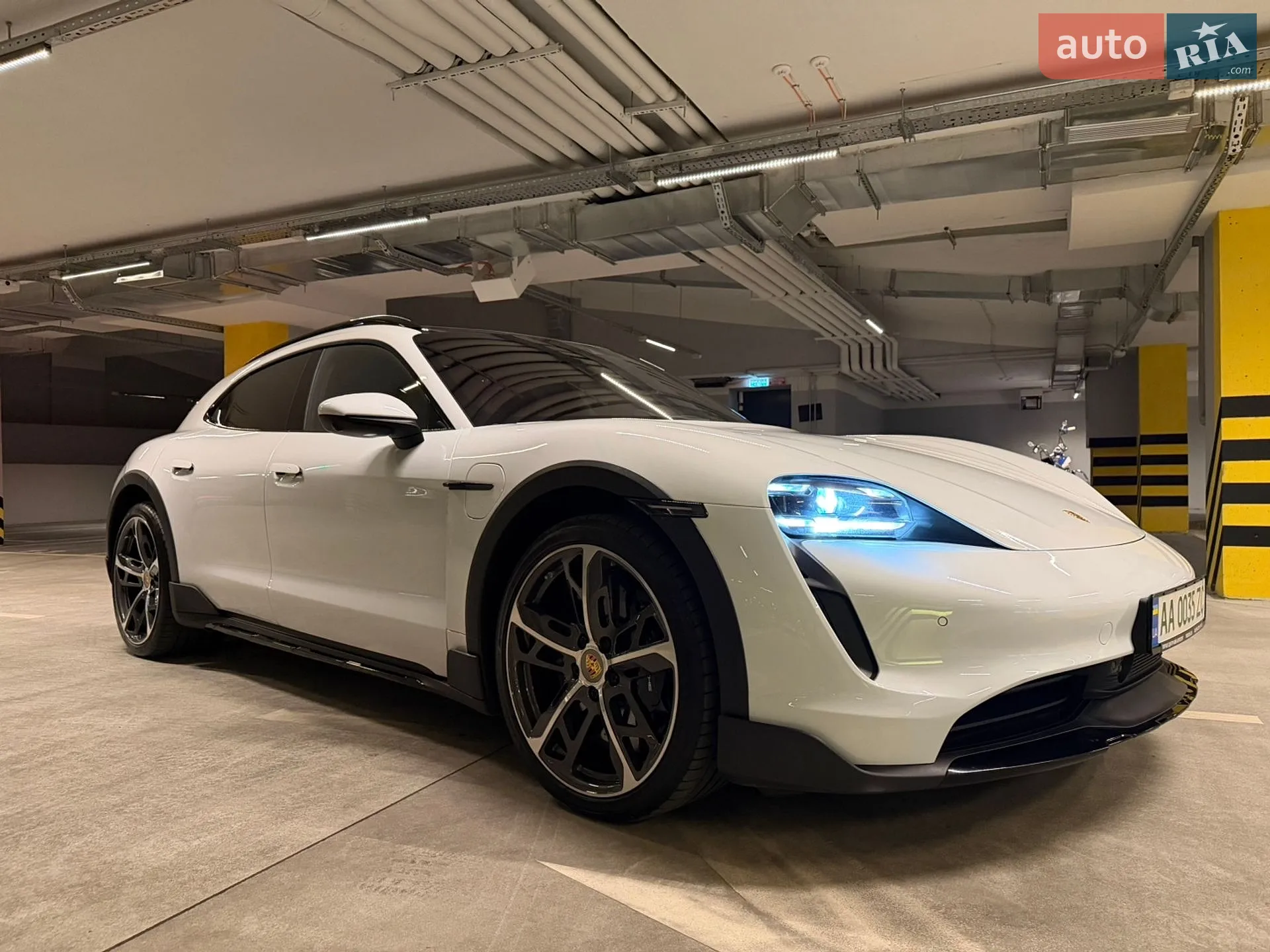 2021 Porsche Taycan - мініатюра 2