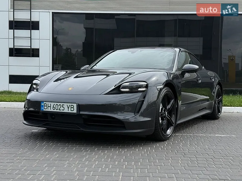 Porsche Taycan 2021