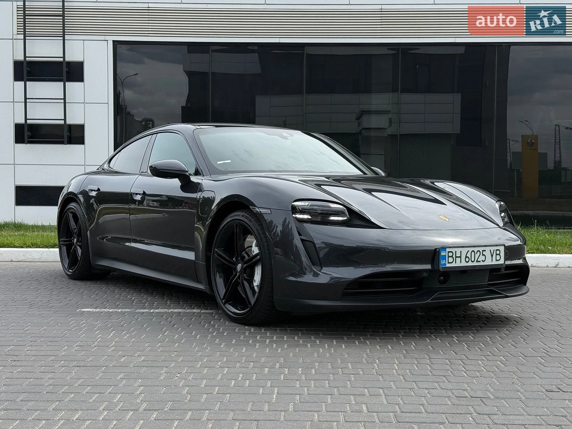 2021 Porsche Taycan - мініатюра 2