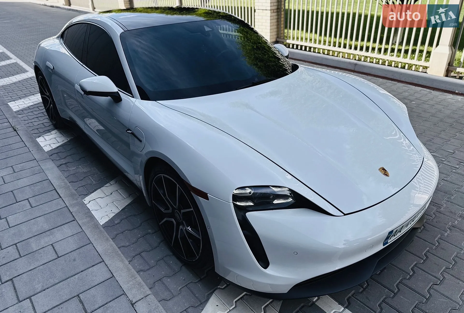 2023 Porsche Taycan - мініатюра 3