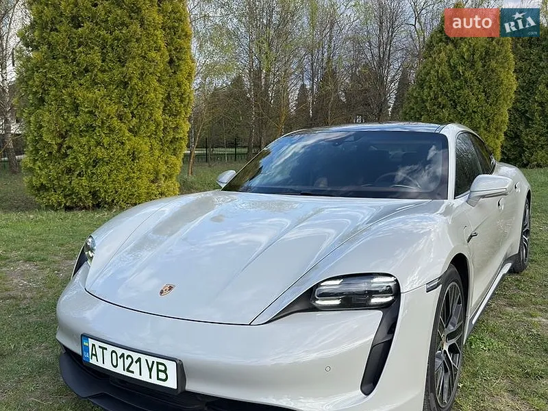 Porsche Taycan 2021