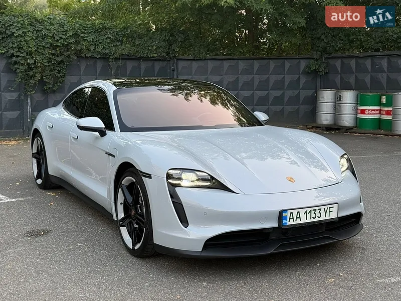 Porsche Taycan 2021