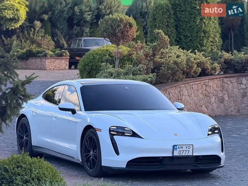 Porsche Taycan 2021