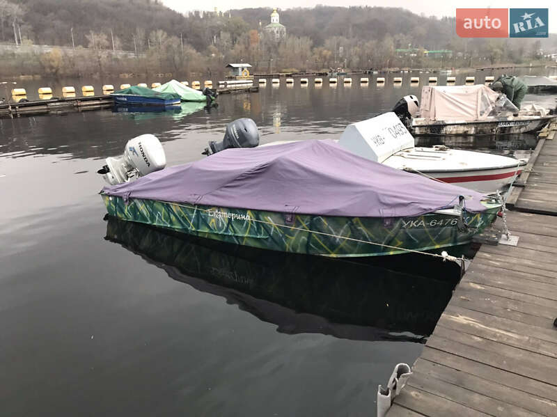 Катер Прогресс 2 1987 в Киеве