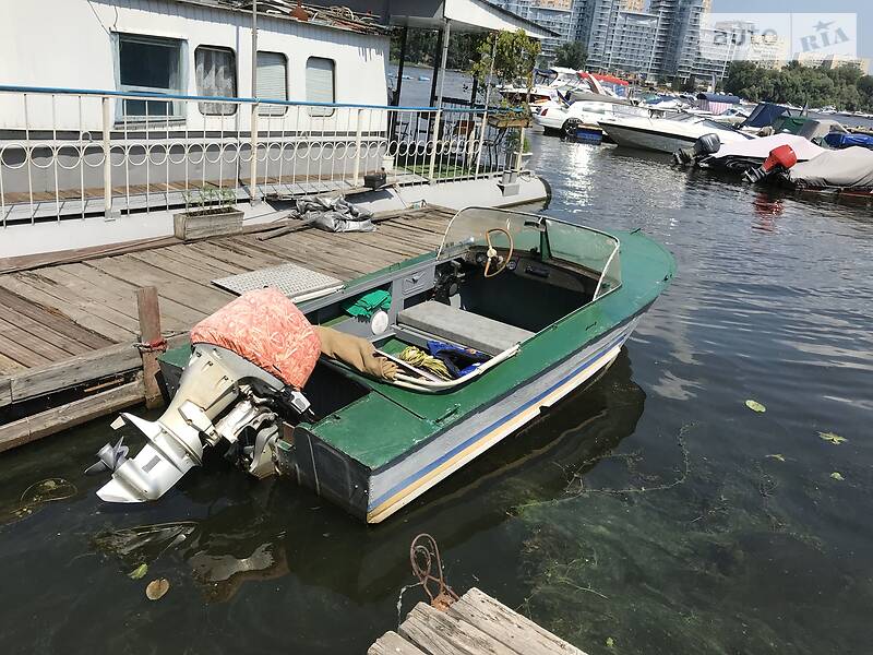 Катер Прогресс 2М 2006 в Киеве