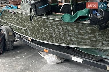 Катер Прогресс 2М 2000 в Киеве