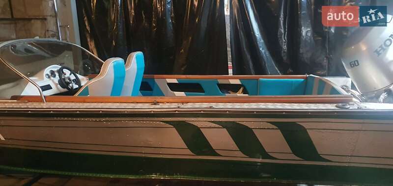 Лодка Прогресс 4 2014 в Херсоне