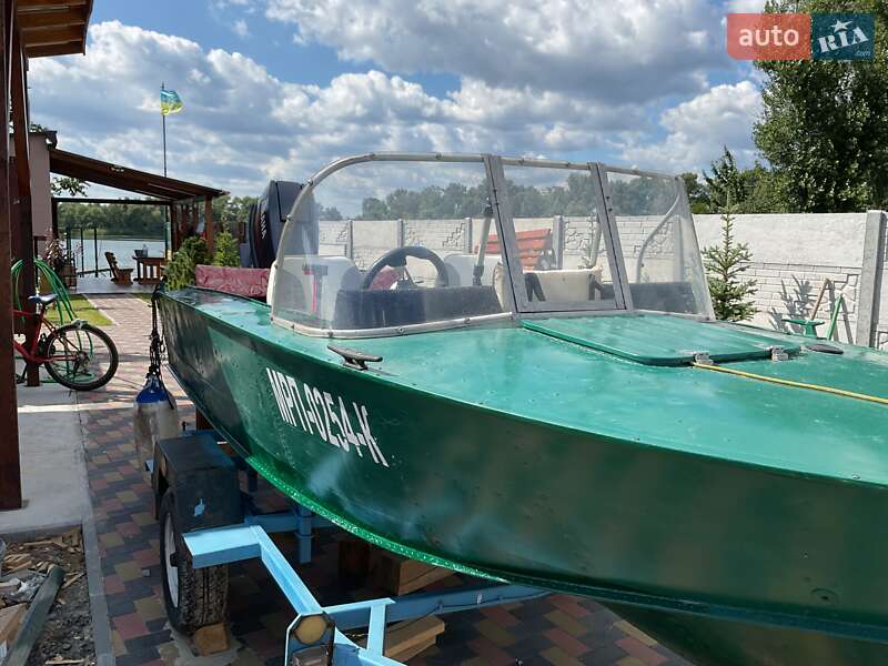 Катер Прогресс 4 2010 в Горишних Плавнях