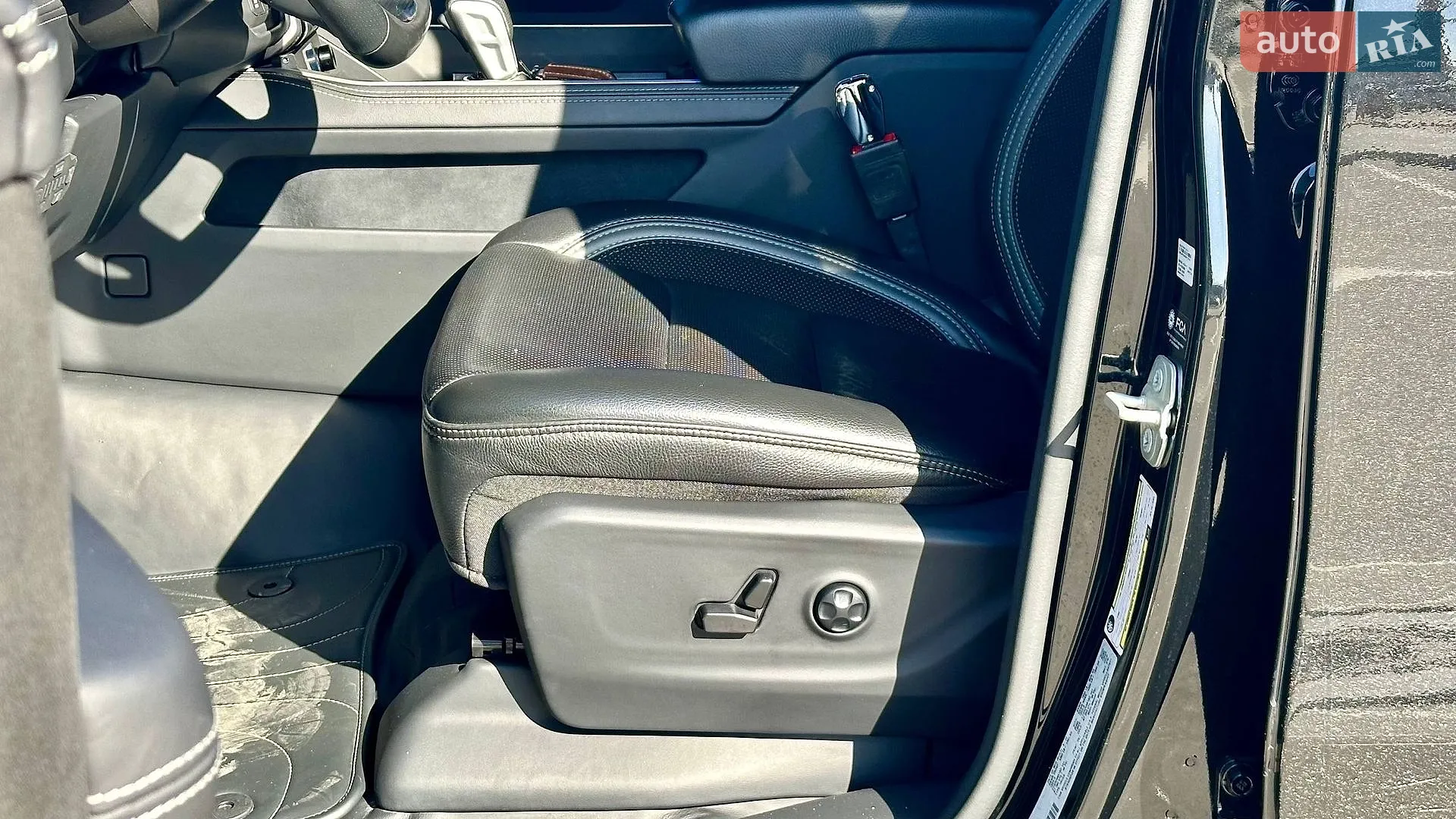 2023 RAM 1500 - мініатюра 30