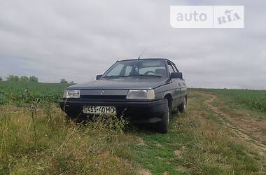 Хетчбек Renault 11 1988 в Чернівцях