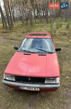 Хэтчбек Renault 11 1988 в Сарнах