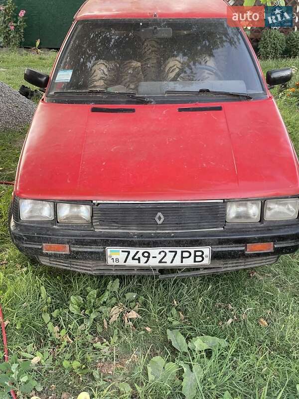 Хэтчбек Renault 11 1986 в Турийске