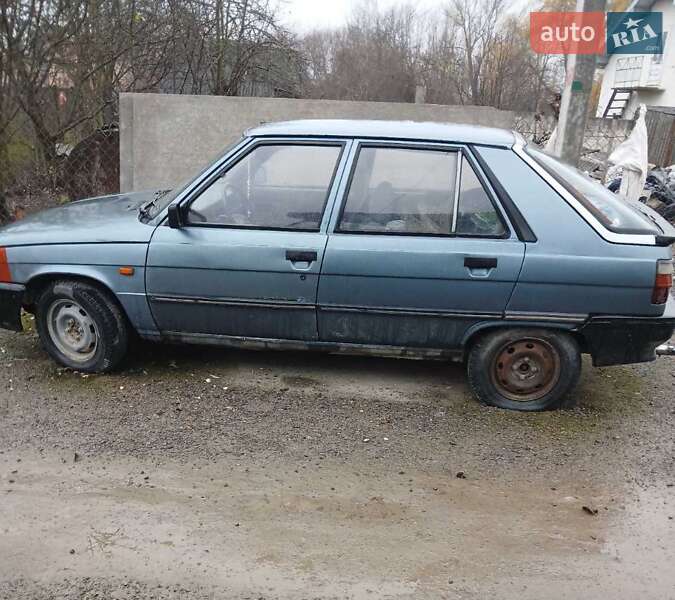 Хэтчбек Renault 11 1989 в Тысменице