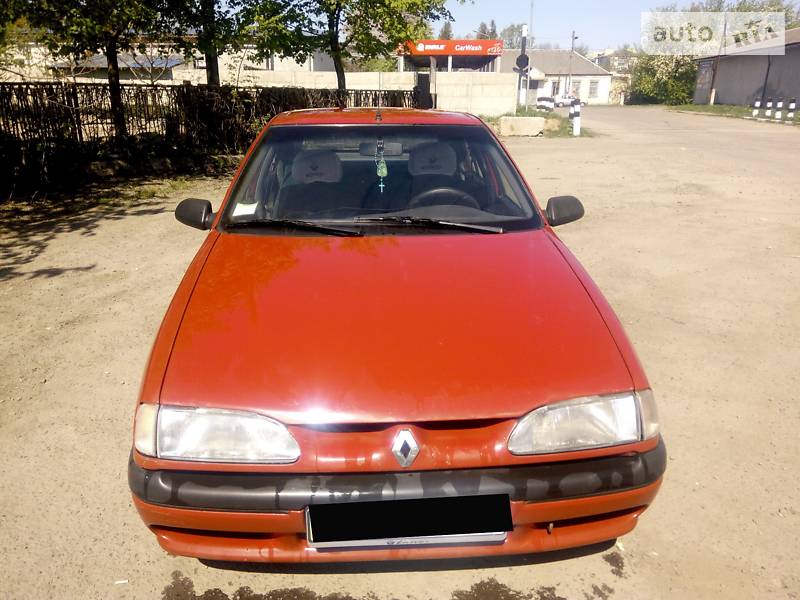 Renault 19 1995 року