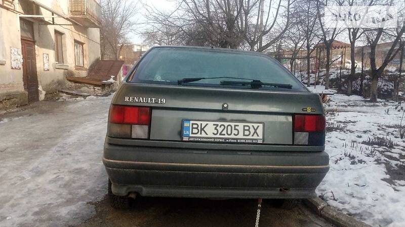 Хетчбек Renault 19 1989 в 
