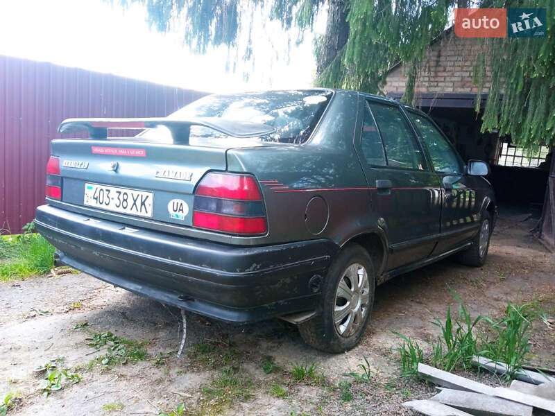 Седан Renault 19 1991 в Пирятине