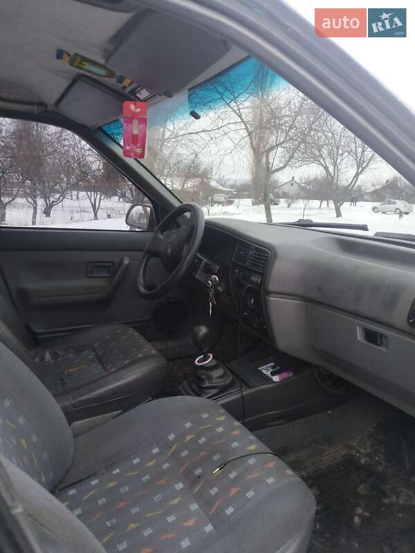 Седан Renault 19 1993 в Дергачах