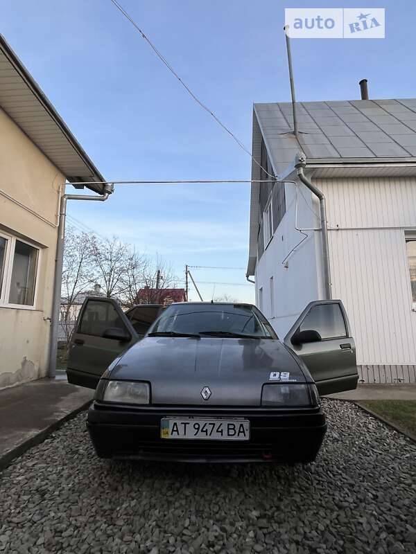 Хэтчбек Renault 19 1992 в Тысменице