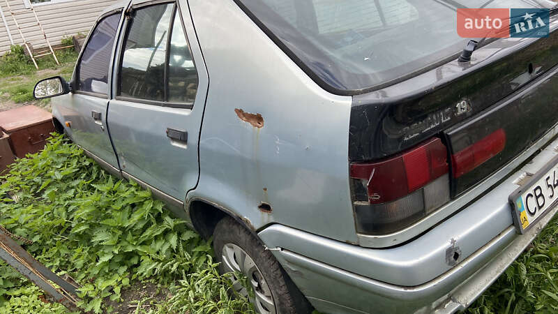 Хетчбек Renault 19 1989 в Чернігові
