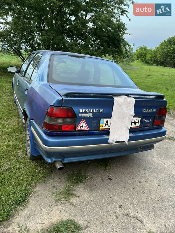 Седан Renault 19 1990 в Фастове