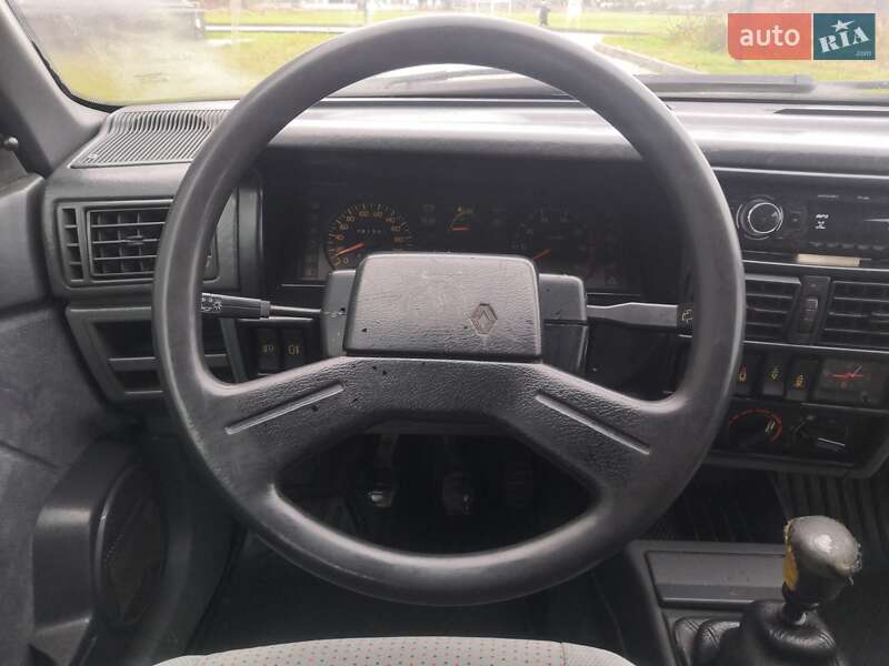 Хетчбек Renault 19 1991 в Здолбуніві фото 15 Хетчбек Renault 19 1991 в Здолбуніві