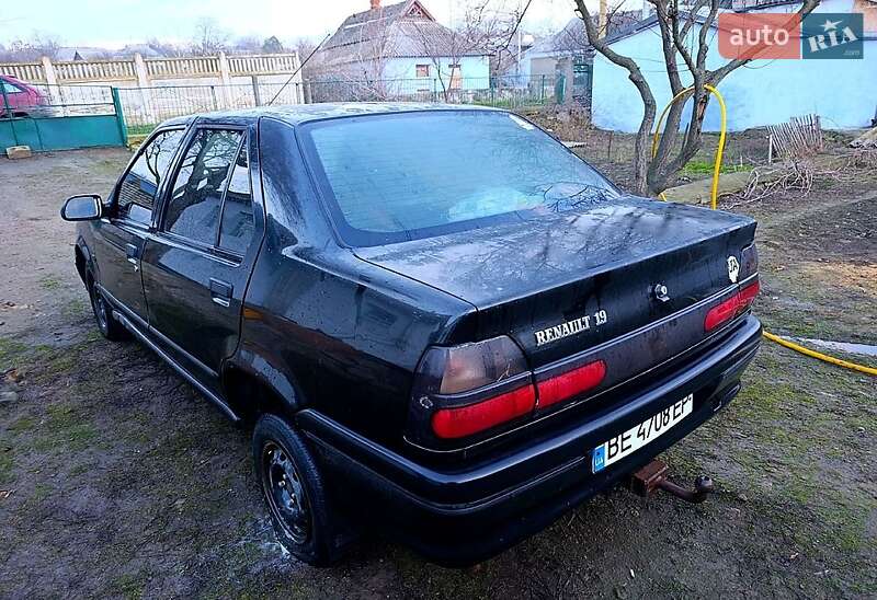 Седан Renault 19 1992 в Березнегуватому