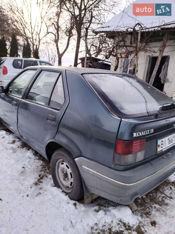 Хэтчбек Renault 19 1989 в Бобрке