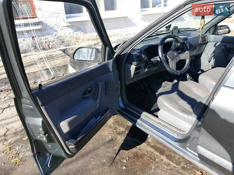 Седан Renault 19 1992 в Умані