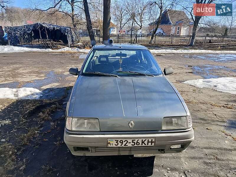 Седан Renault 19 1992 в Умані