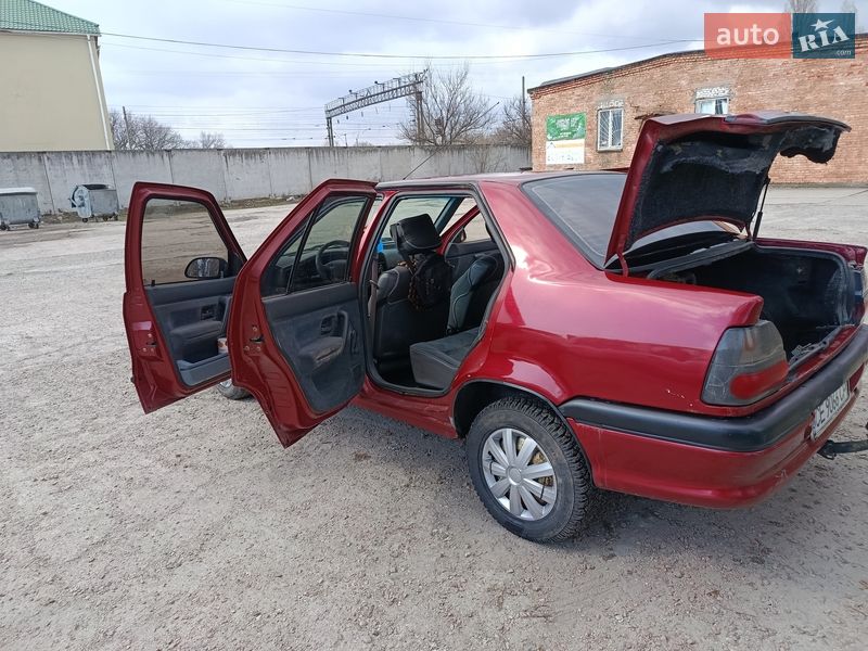 Седан Renault 19 1995 в Киеве