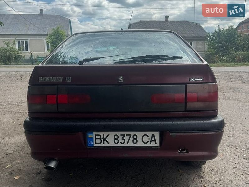 Седан Renault 19 1994 в Демидовке
