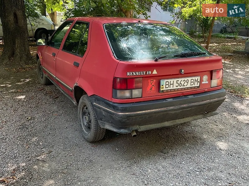Renault 19