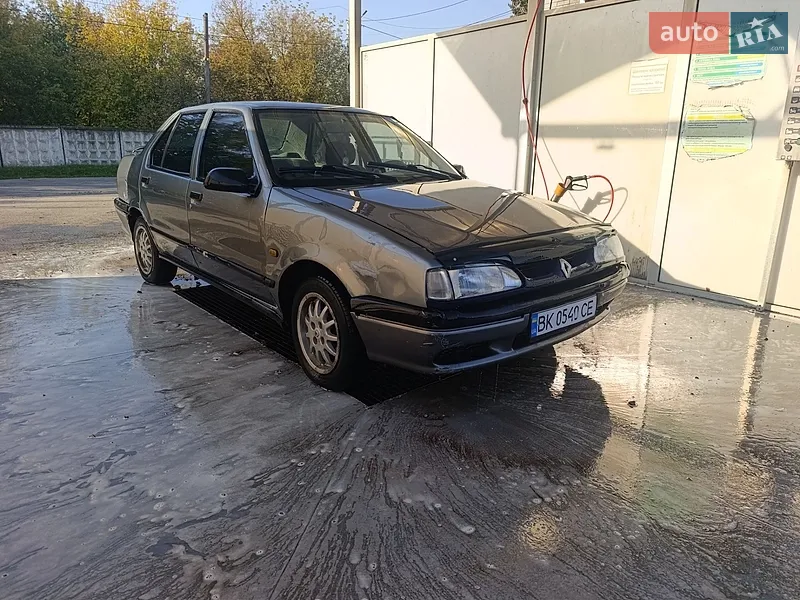 Renault 19