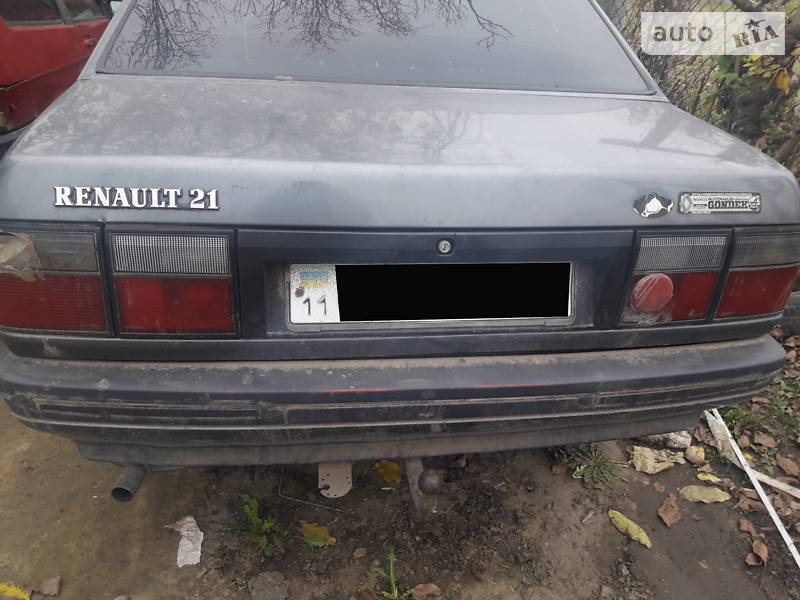 Седан Renault 21 1988 в Томашполе