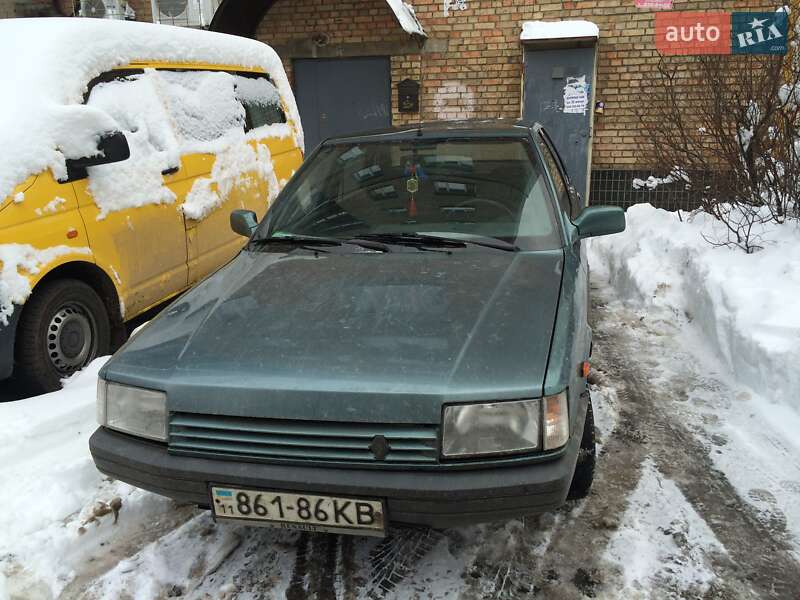 Седан Renault 21 1989 в Киеве