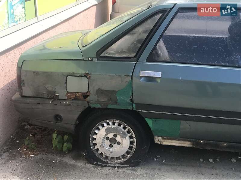 Седан Renault 21 1989 в Киеве