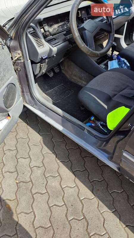 Седан Renault 21 1988 в Луцке
